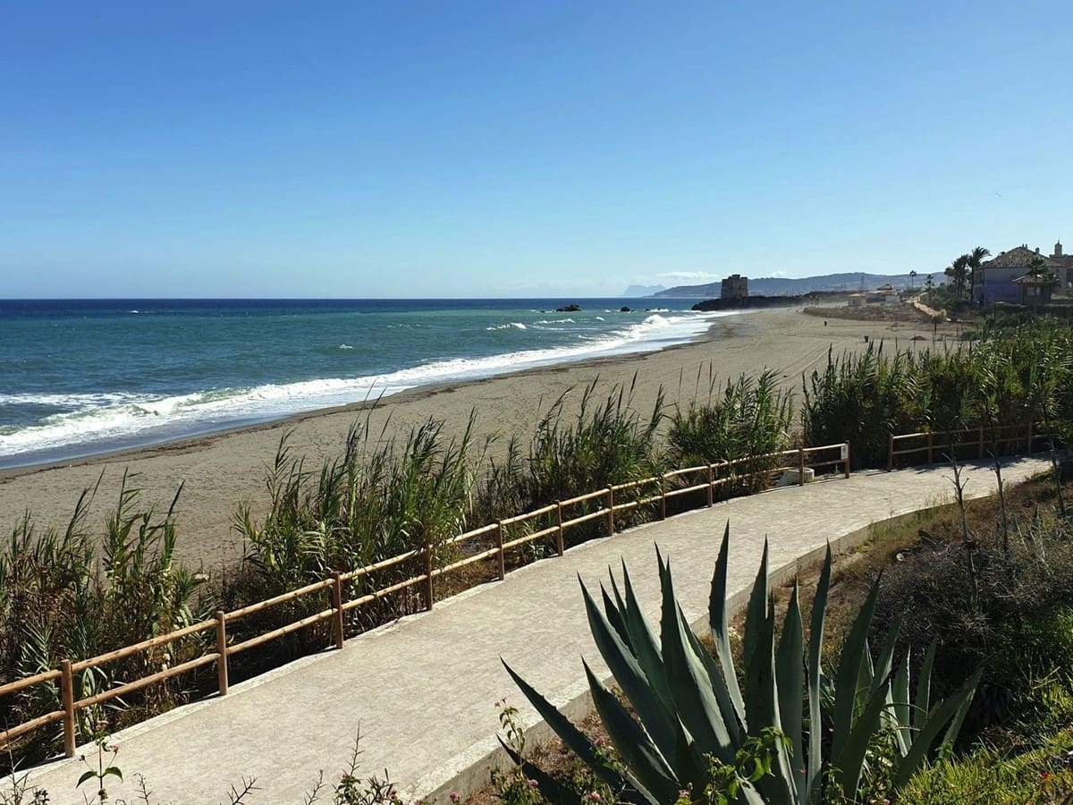 2 soveværelse Semi-Rækkehus til salg i Bahia de Casares med swimmingpool - € 730.000 (Ref: 9976284)