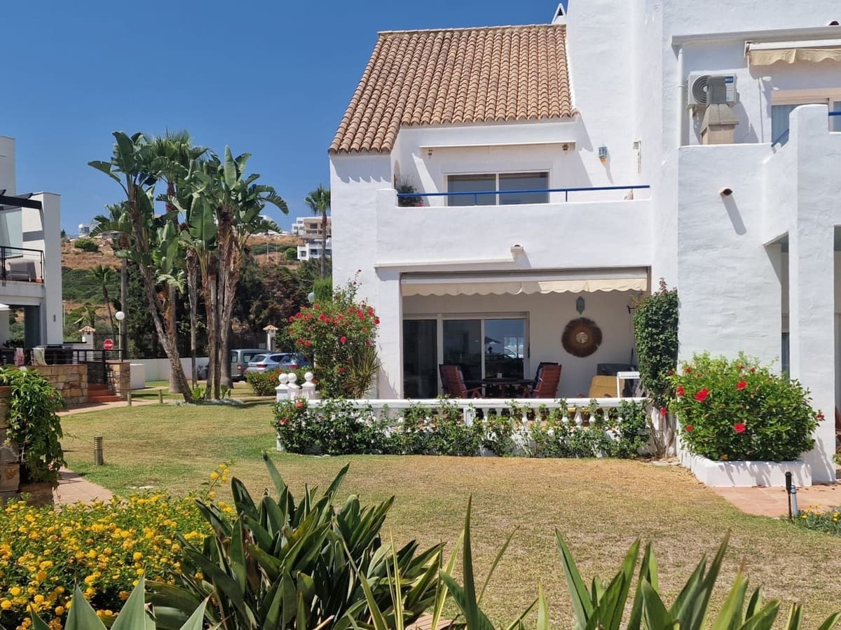 2 soveværelse Semi-Rækkehus til salg i Bahia de Casares med swimmingpool - € 730.000 (Ref: 9976284)