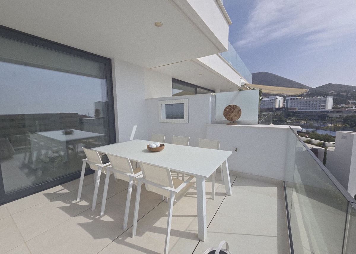 2 soveværelse Lejlighed til salg i Fuengirola med swimmingpool - € 745.000 (Ref: 9976286)