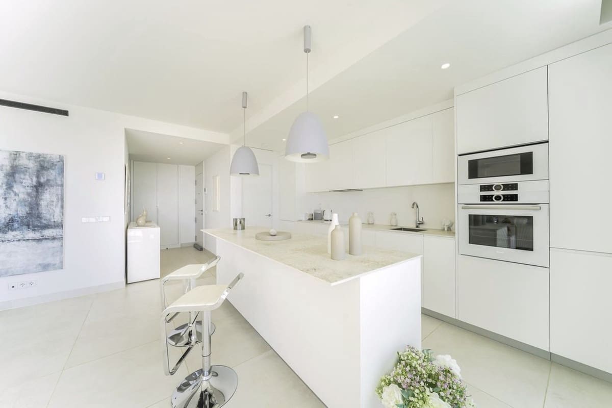2 soveværelse Lejlighed til salg i Fuengirola med swimmingpool - € 745.000 (Ref: 9976286)
