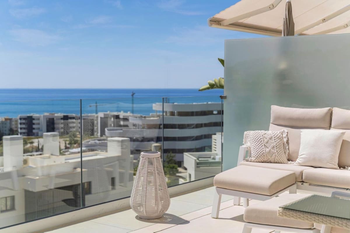 2 soveværelse Lejlighed til salg i Fuengirola med swimmingpool - € 745.000 (Ref: 9976286)