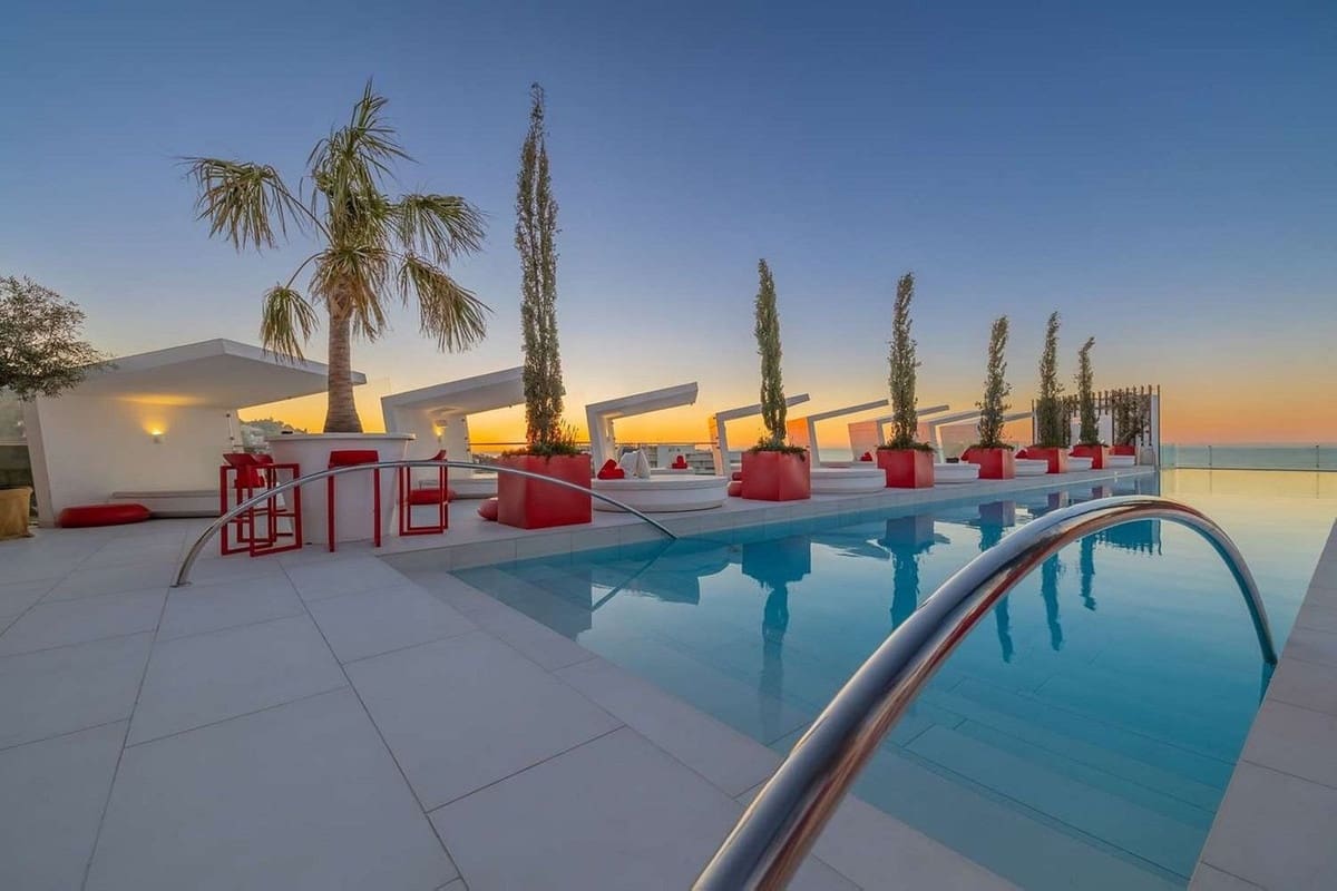 2 soveværelse Lejlighed til salg i Fuengirola med swimmingpool - € 745.000 (Ref: 9976286)