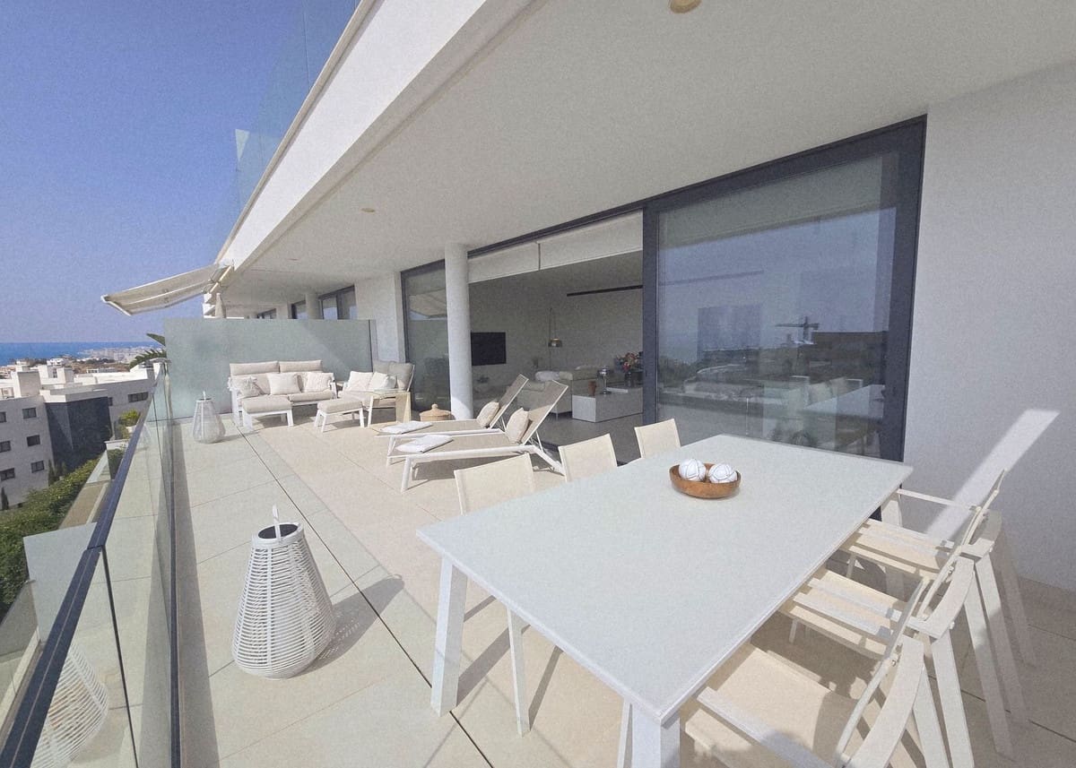 2 soveværelse Lejlighed til salg i Fuengirola med swimmingpool - € 745.000 (Ref: 9976286)