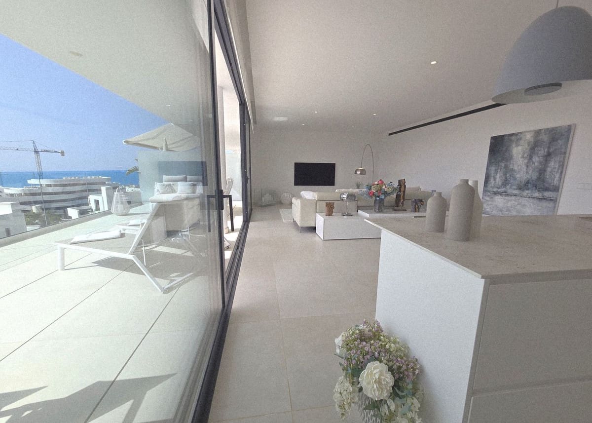 2 soveværelse Lejlighed til salg i Fuengirola med swimmingpool - € 745.000 (Ref: 9976286)