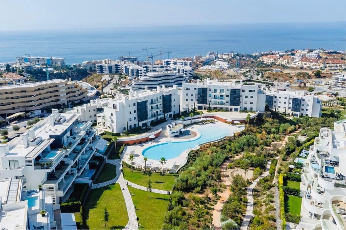 2 soveværelse Lejlighed til salg i Fuengirola med swimmingpool - € 745.000 (Ref: 9976286)