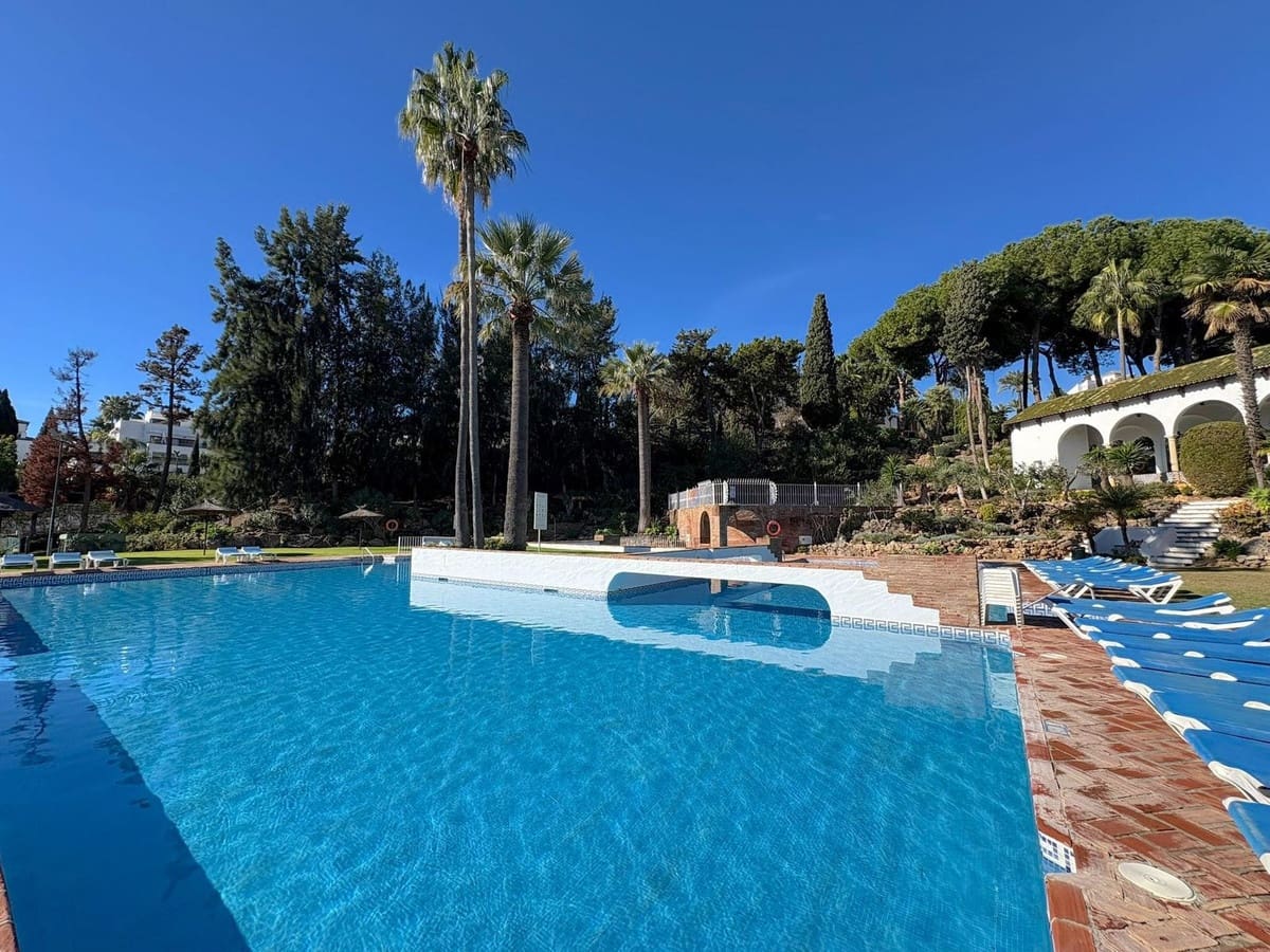 1 sovrum Lägenhet till salu i Marbella med pool - 749 000 € (Ref: 9976290)