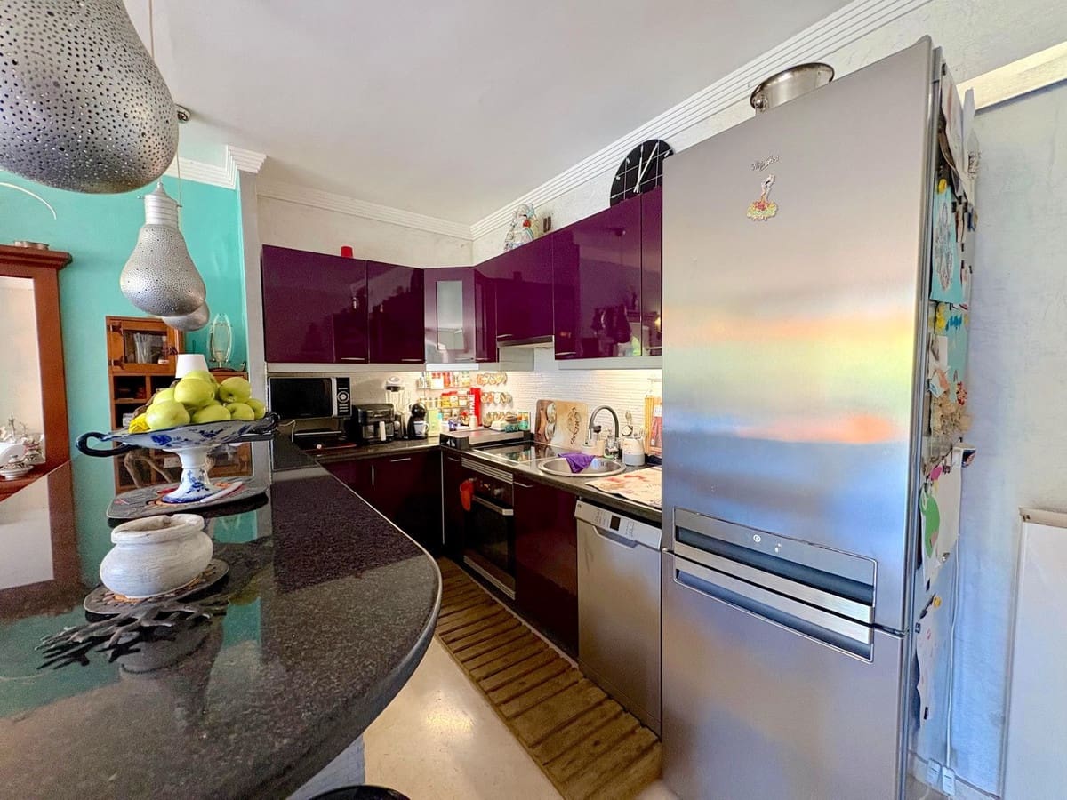 1 sovrum Lägenhet till salu i Marbella med pool - 749 000 € (Ref: 9976290)