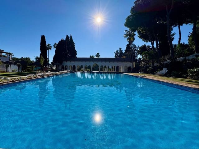 1 sovrum Lägenhet till salu i Marbella med pool - 749 000 € (Ref: 9976290)