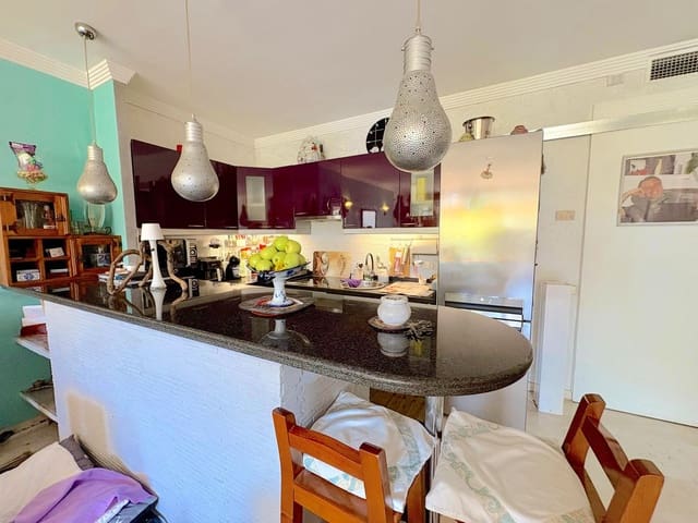 1 sovrum Lägenhet till salu i Marbella med pool - 749 000 € (Ref: 9976290)