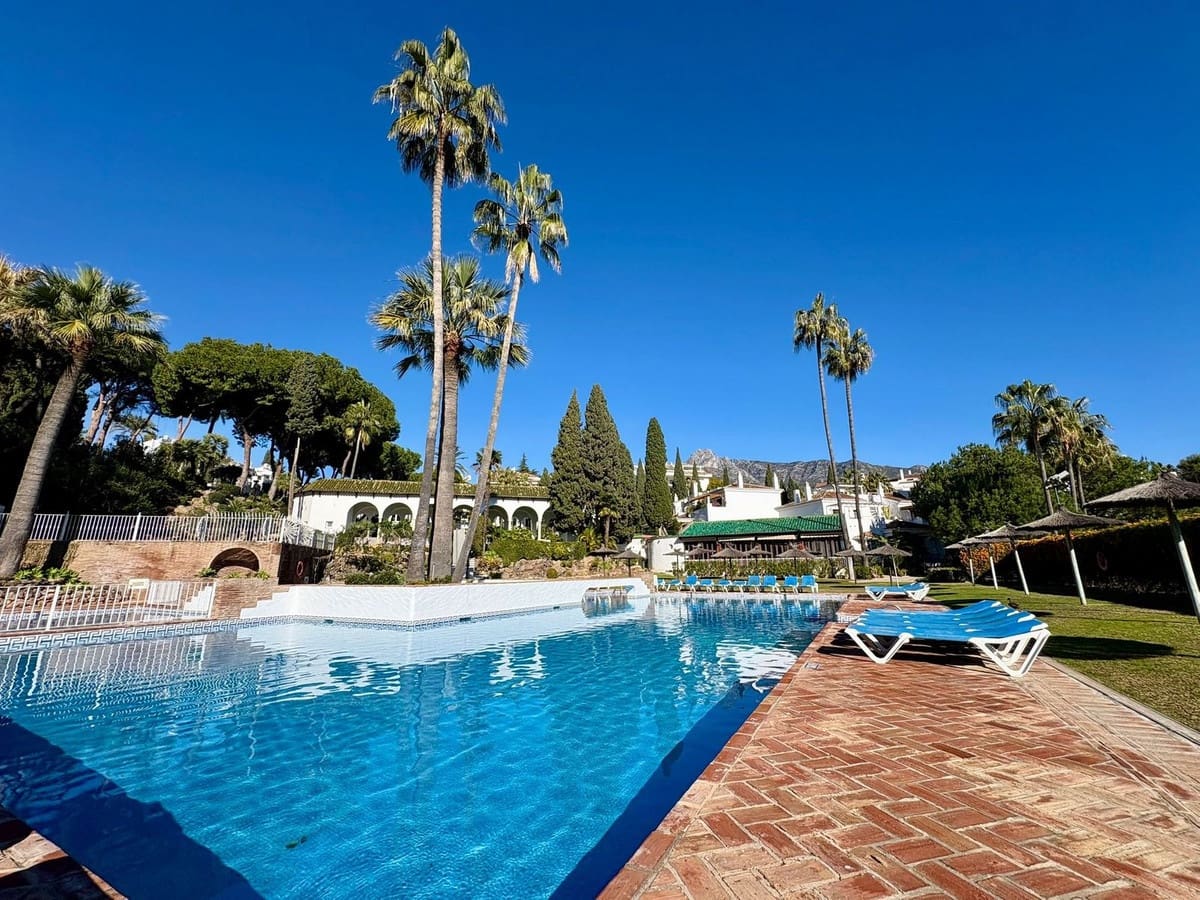 1 sovrum Lägenhet till salu i Marbella med pool - 749 000 € (Ref: 9976290)