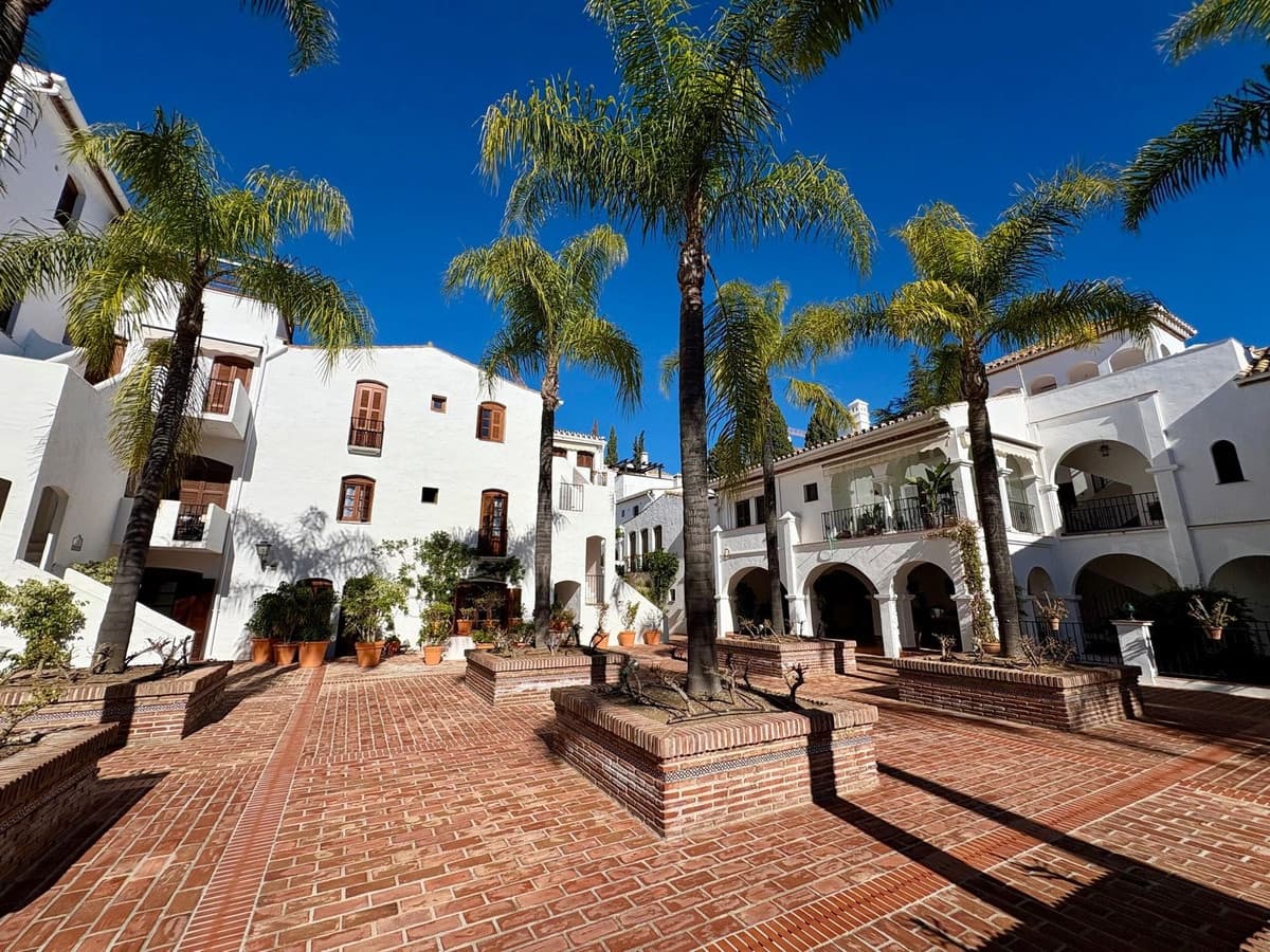 1 sovrum Lägenhet till salu i Marbella med pool - 749 000 € (Ref: 9976290)