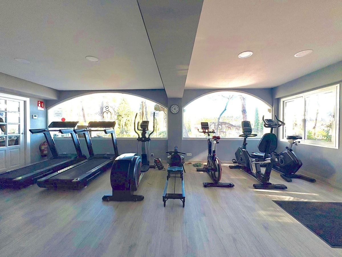 1 sovrum Lägenhet till salu i Marbella med pool - 749 000 € (Ref: 9976290)