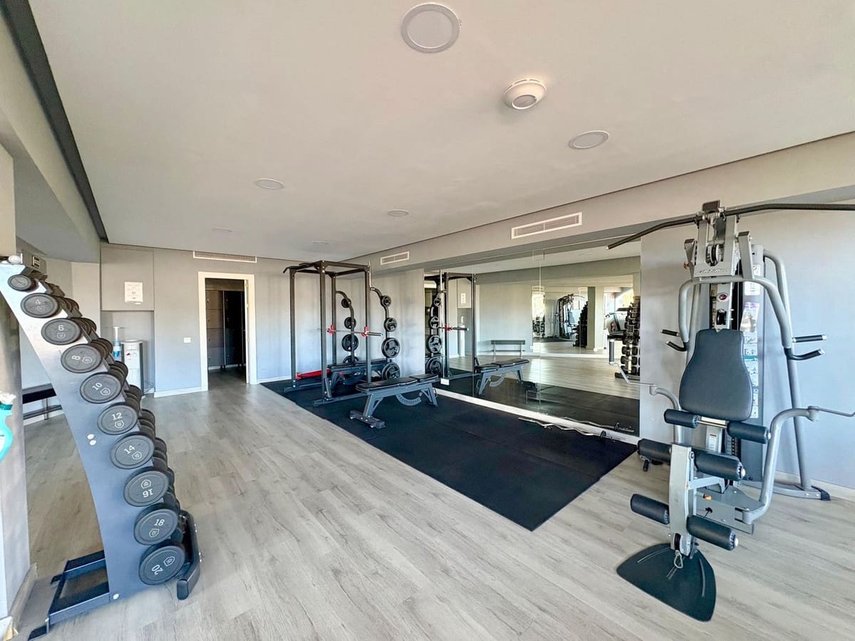 1 sovrum Lägenhet till salu i Marbella med pool - 749 000 € (Ref: 9976290)
