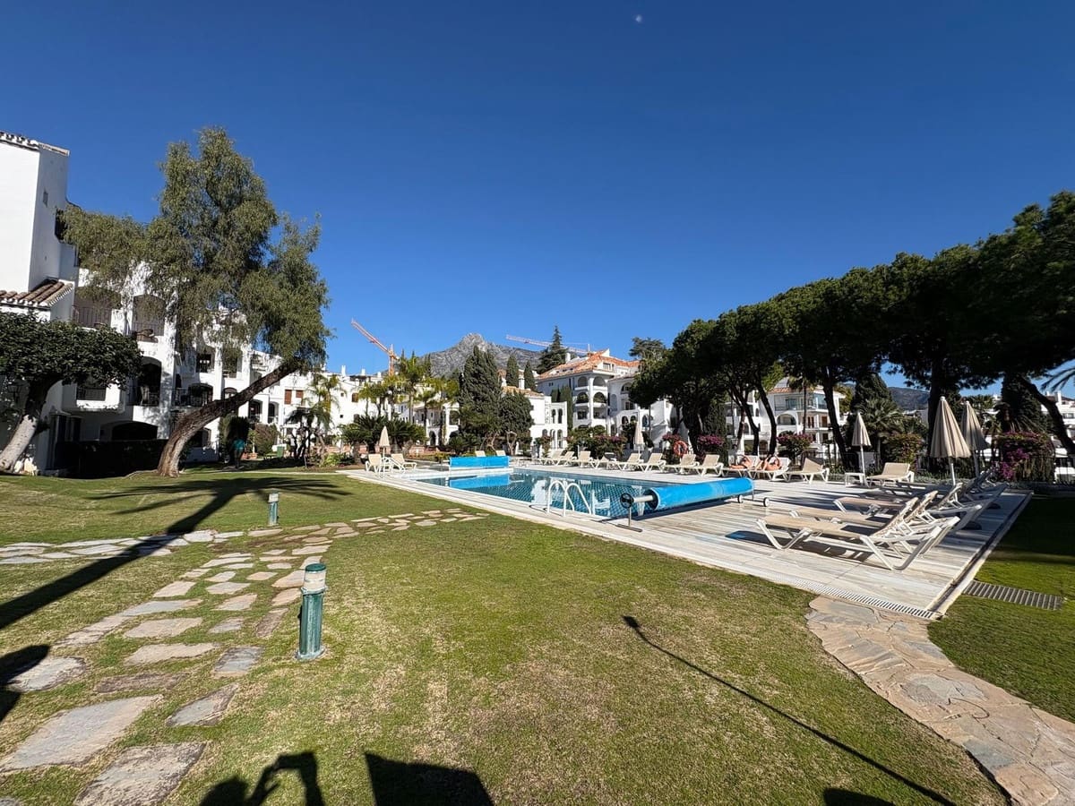 1 sovrum Lägenhet till salu i Marbella med pool - 749 000 € (Ref: 9976290)