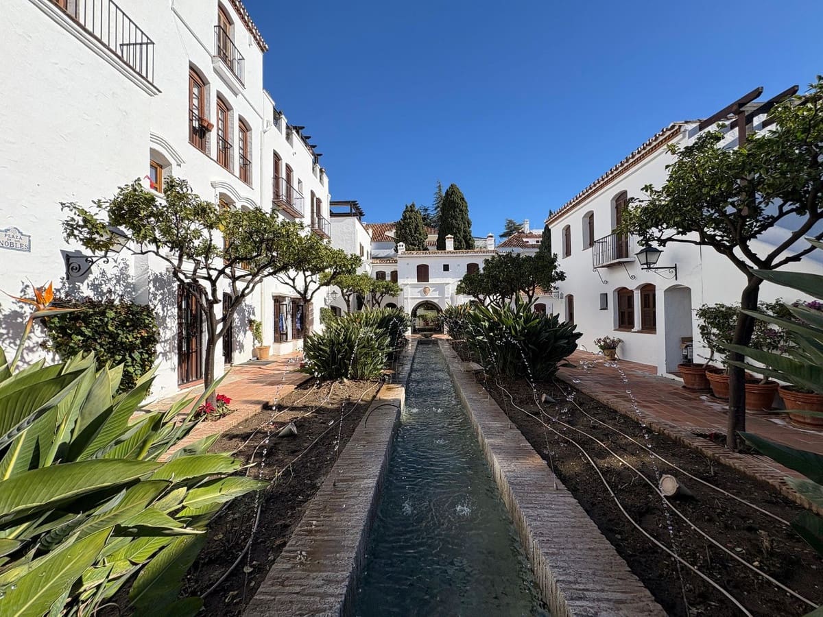 1 sovrum Lägenhet till salu i Marbella med pool - 749 000 € (Ref: 9976290)