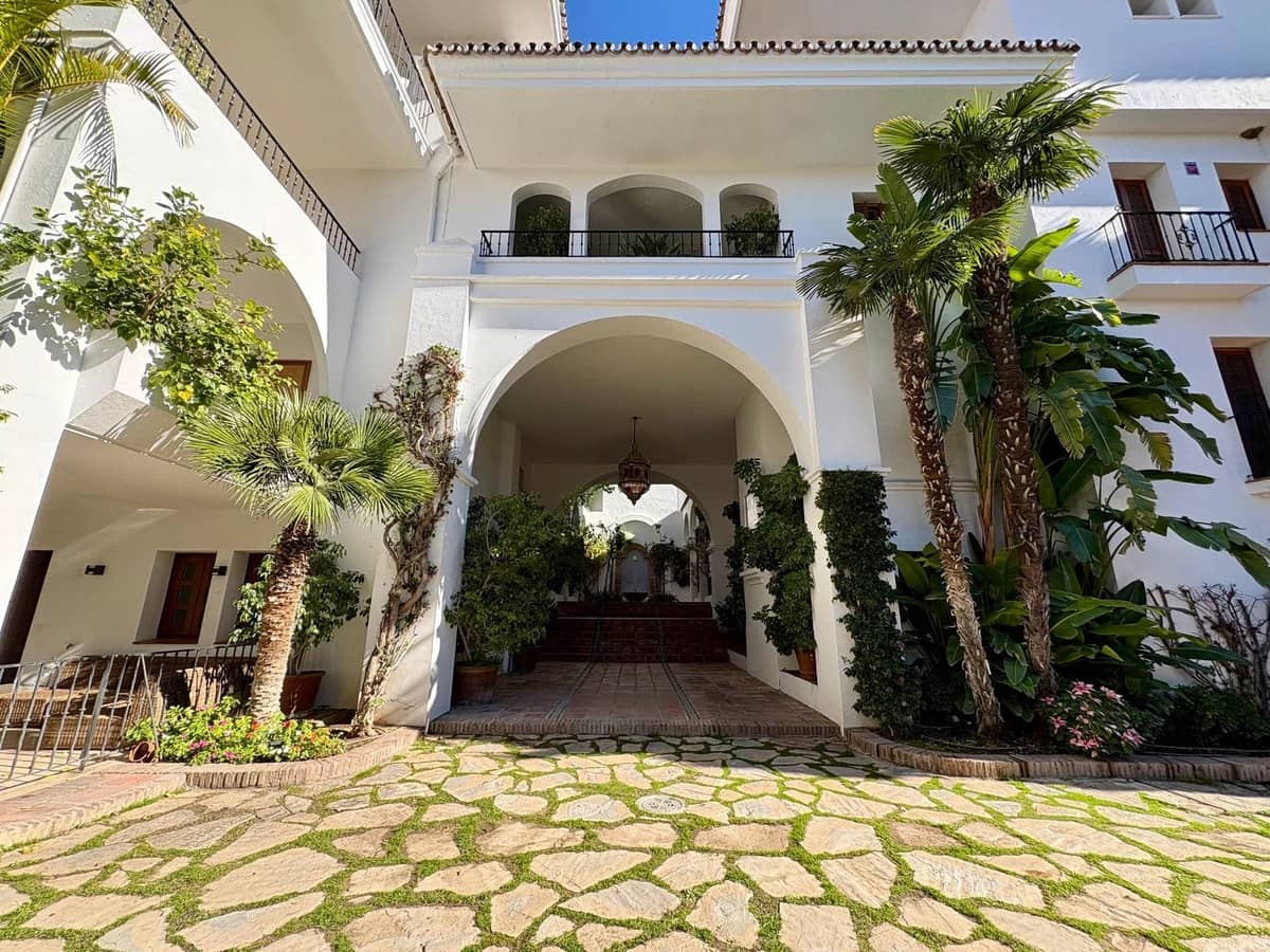 1 sovrum Lägenhet till salu i Marbella med pool - 749 000 € (Ref: 9976290)