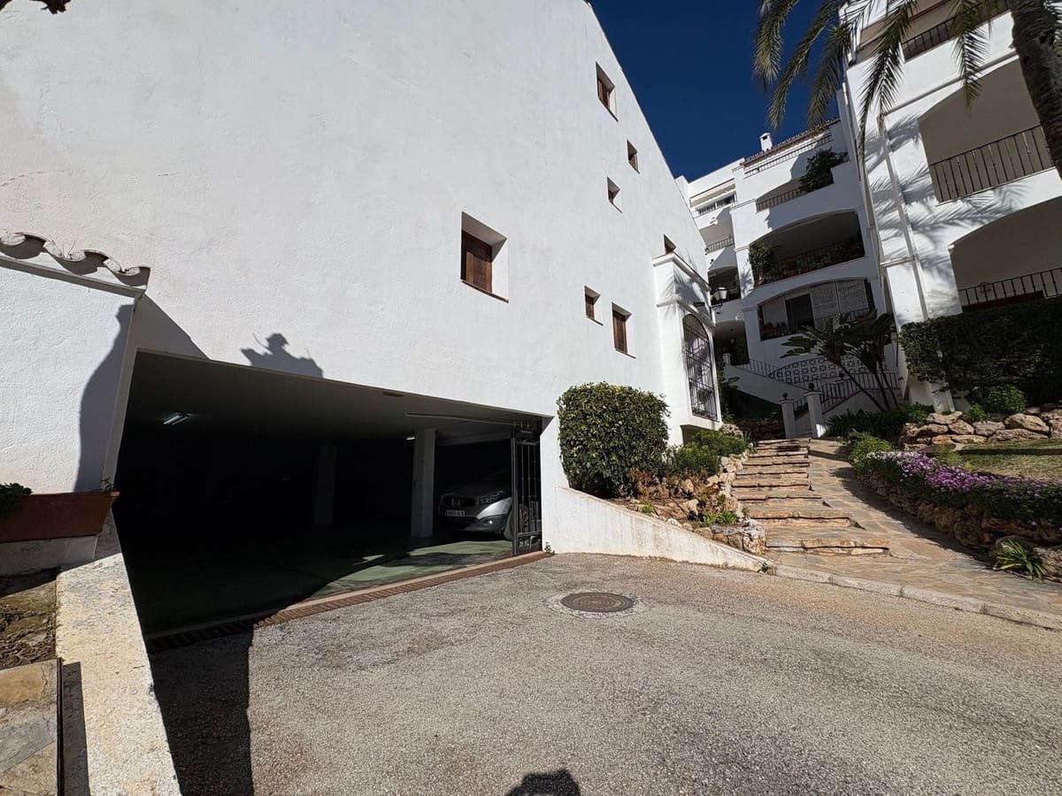 1 sovrum Lägenhet till salu i Marbella med pool - 749 000 € (Ref: 9976290)