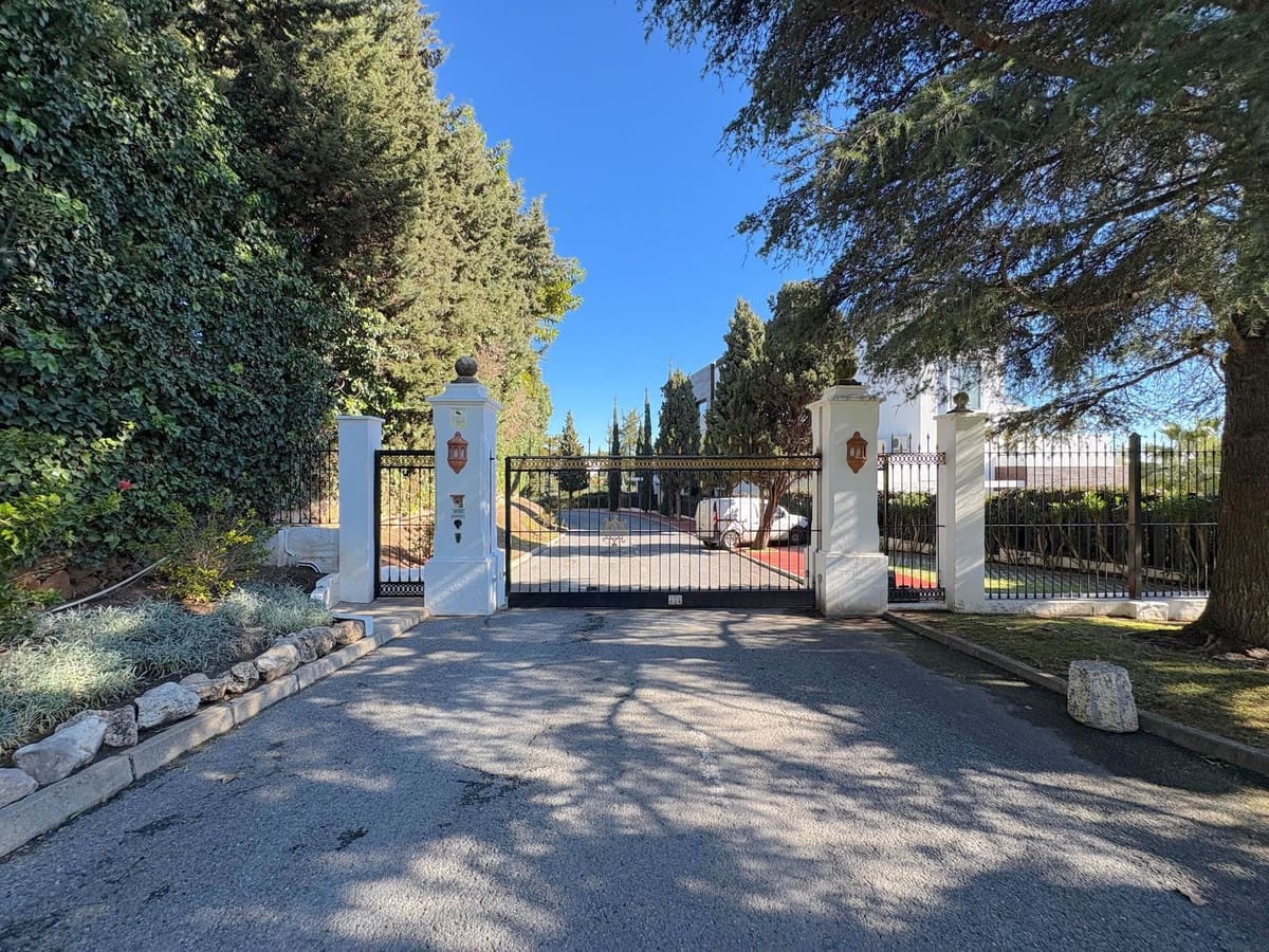 1 sovrum Lägenhet till salu i Marbella med pool - 749 000 € (Ref: 9976290)