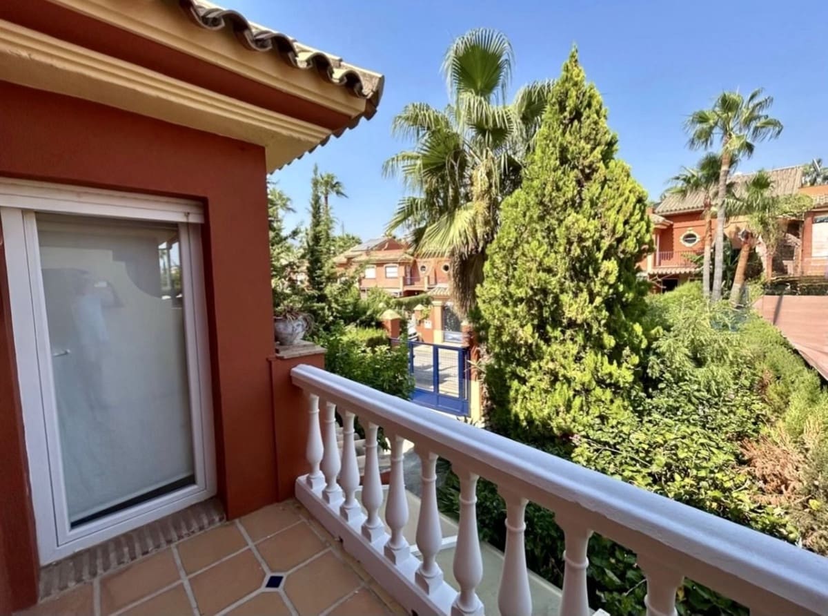 4 soverom Kjedet enebolig til salgs i Atalaya-Isdabe med svømmebasseng garasje - € 699 000 (Ref: 9976291)
