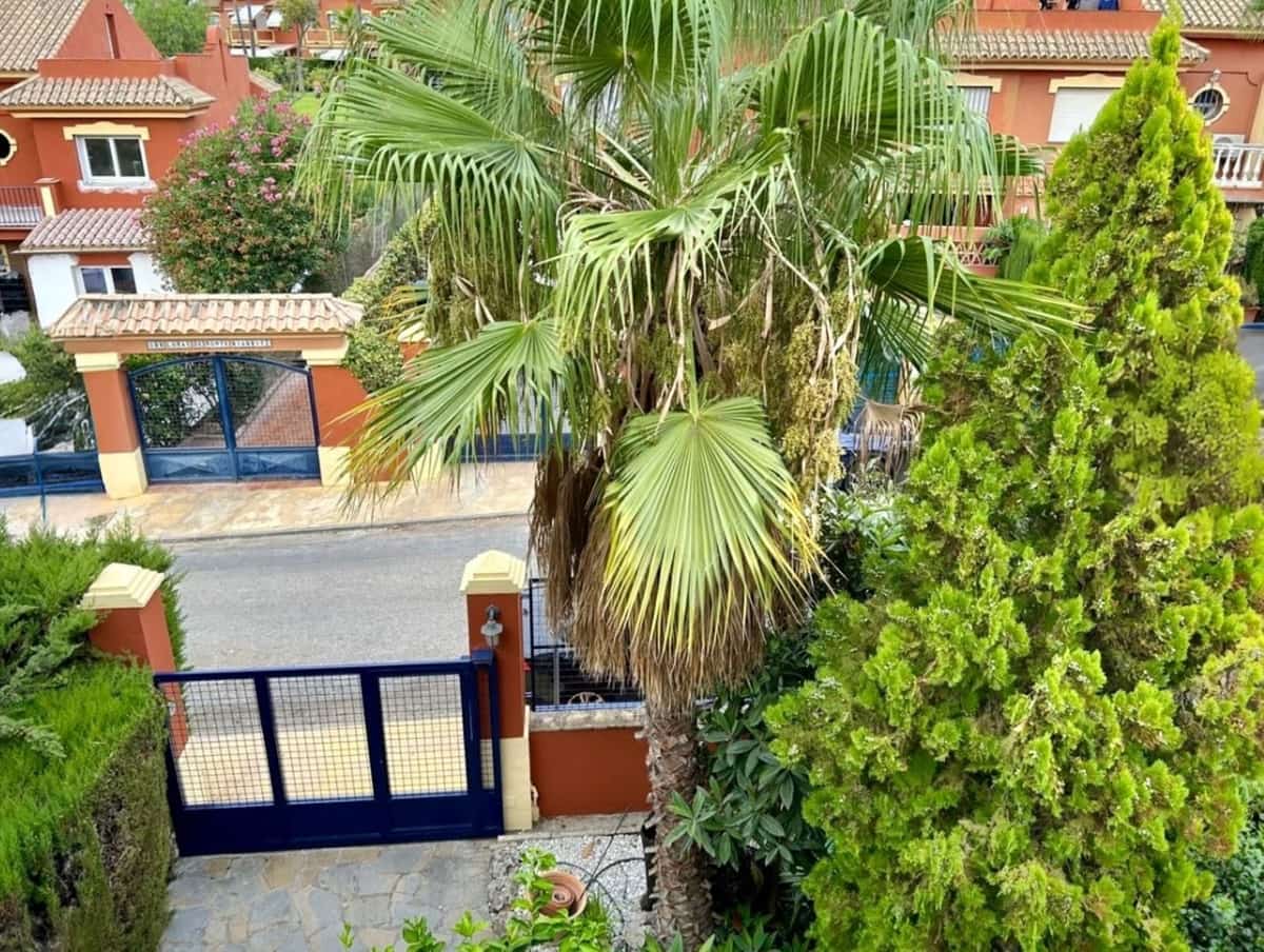 4 soverom Kjedet enebolig til salgs i Atalaya-Isdabe med svømmebasseng garasje - € 699 000 (Ref: 9976291)