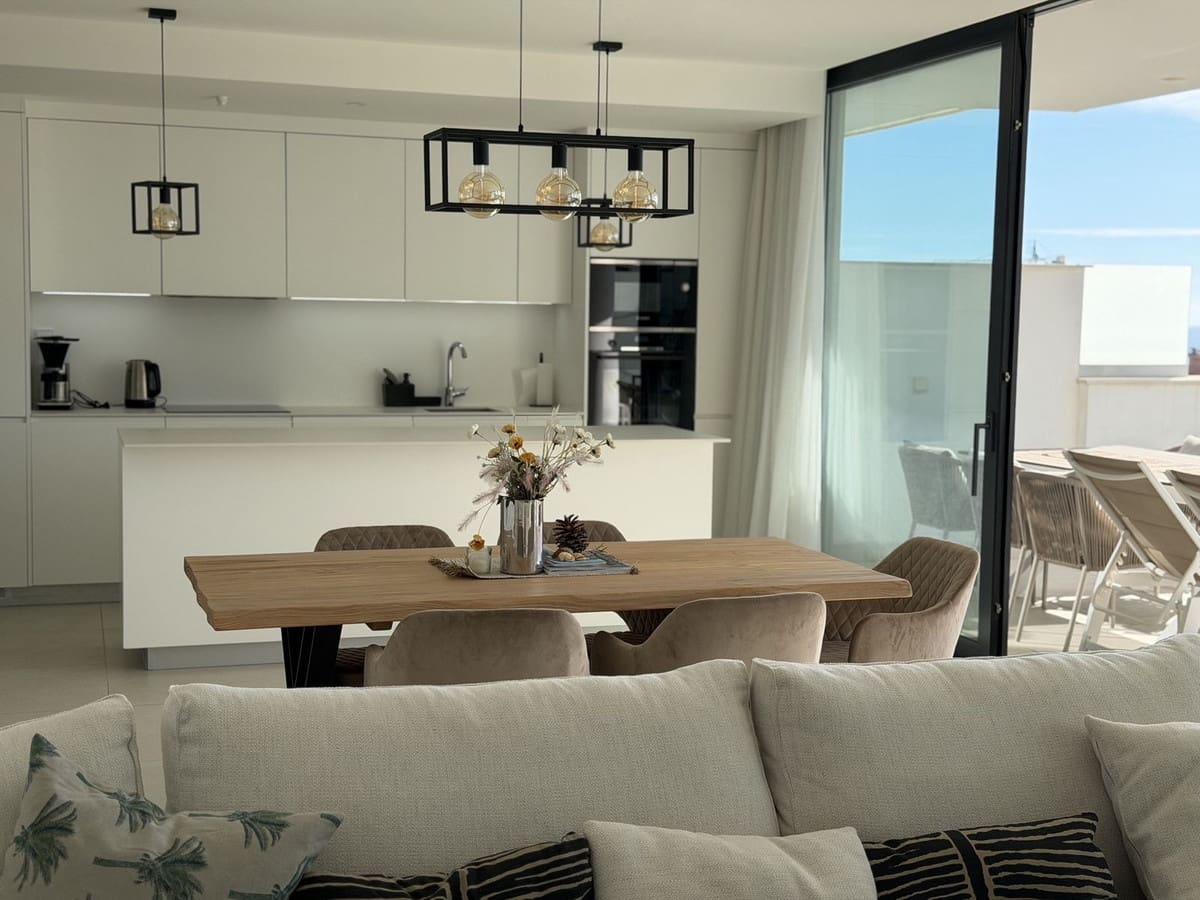 2 soveværelse Lejlighed til salg i Benalmadena med swimmingpool - € 650.000 (Ref: 9976300)