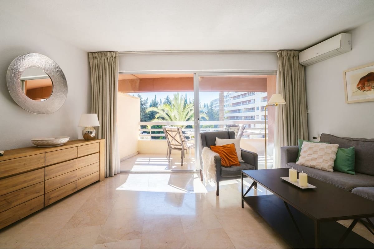 Apartamento de 3 habitaciones en Marbella en venta con piscina - 725.000 € (Ref: 9976301)