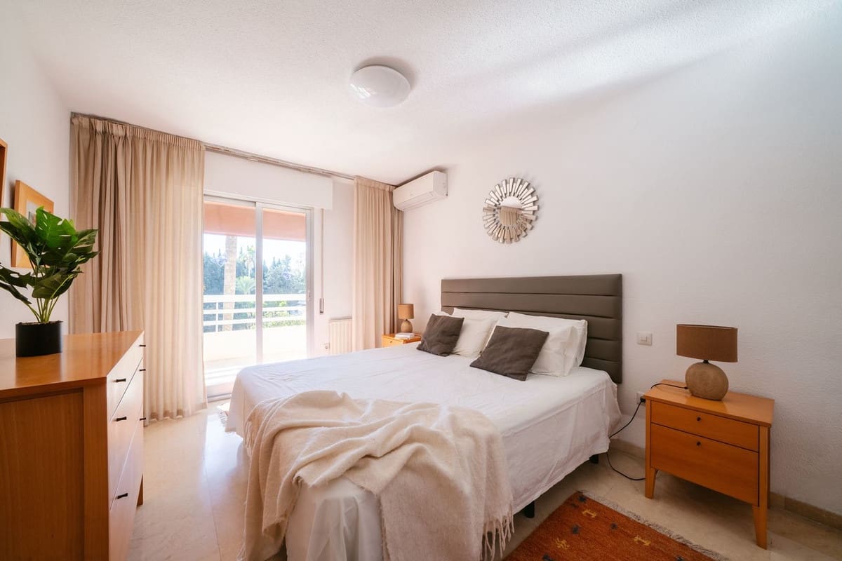 Apartamento de 3 habitaciones en Marbella en venta con piscina - 725.000 € (Ref: 9976301)