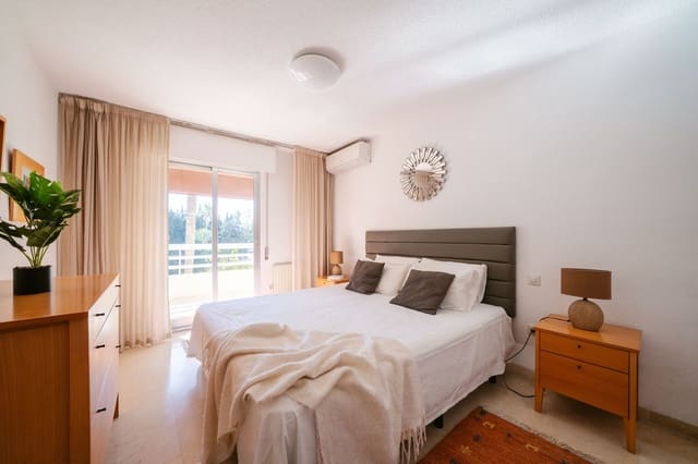 Apartamento de 3 habitaciones en Marbella en venta con piscina - 725.000 € (Ref: 9976301)