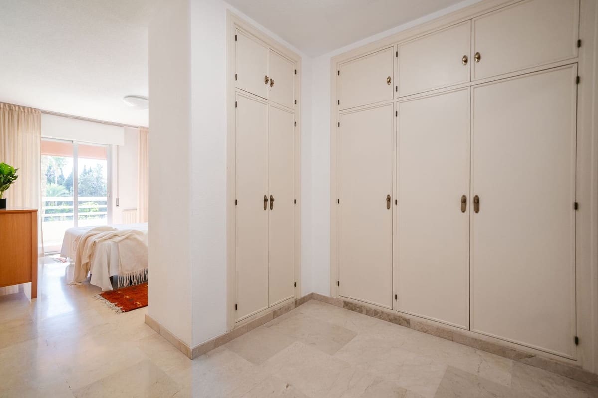 Apartamento de 3 habitaciones en Marbella en venta con piscina - 725.000 € (Ref: 9976301)