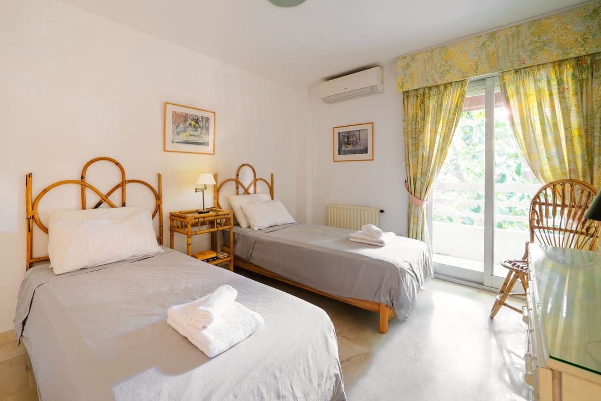 Apartamento de 3 habitaciones en Marbella en venta con piscina - 725.000 € (Ref: 9976301)