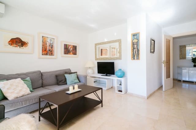 Apartamento de 3 habitaciones en Marbella en venta con piscina - 725.000 € (Ref: 9976301)