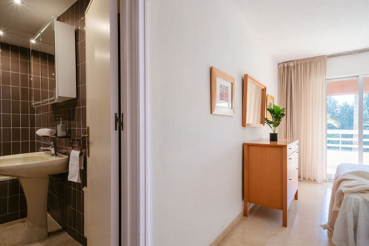 Apartamento de 3 habitaciones en Marbella en venta con piscina - 725.000 € (Ref: 9976301)
