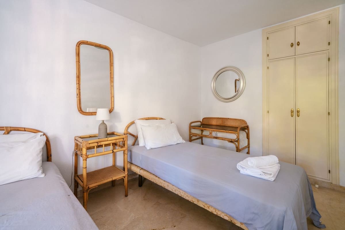 Apartamento de 3 habitaciones en Marbella en venta con piscina - 725.000 € (Ref: 9976301)