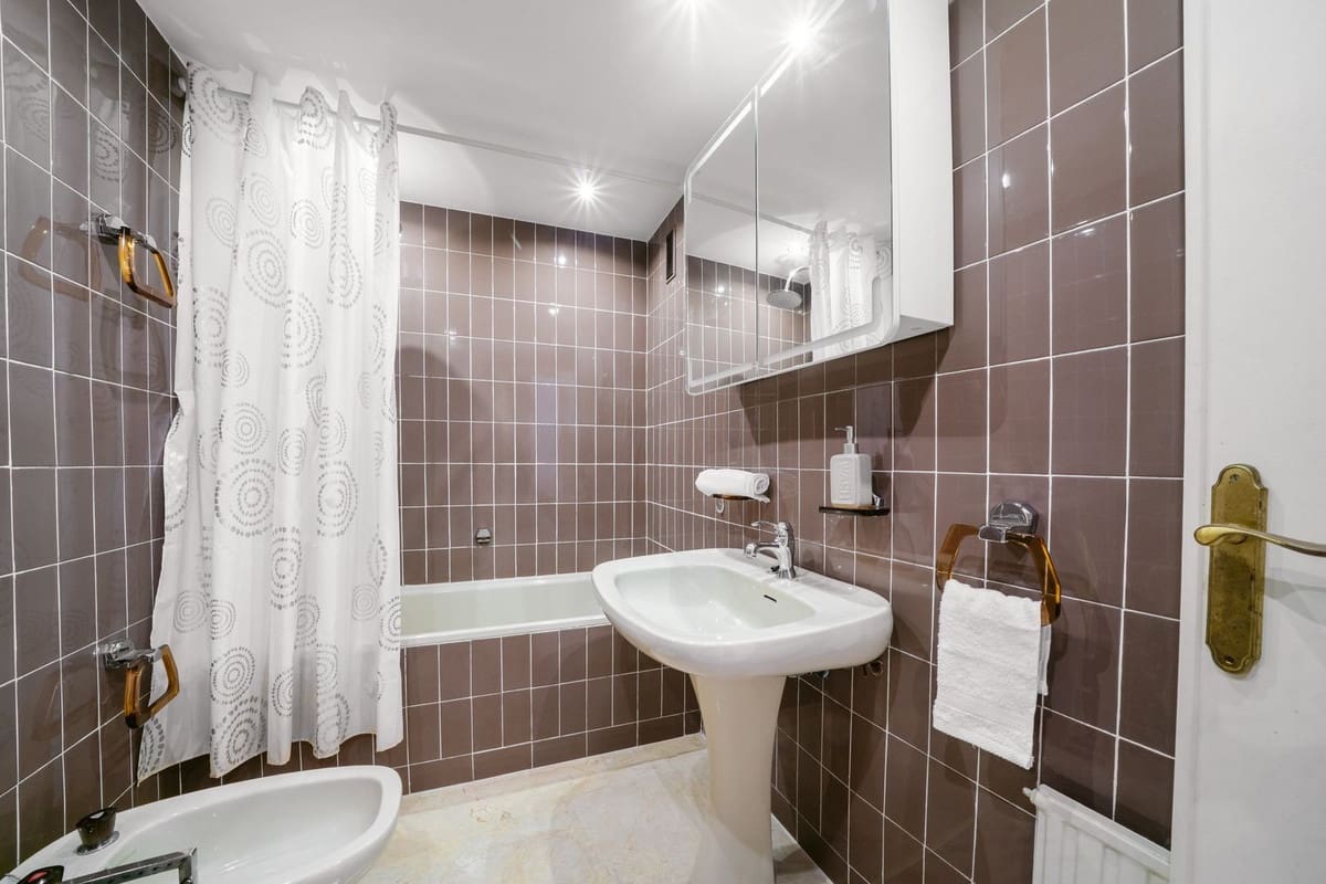 Apartamento de 3 habitaciones en Marbella en venta con piscina - 725.000 € (Ref: 9976301)