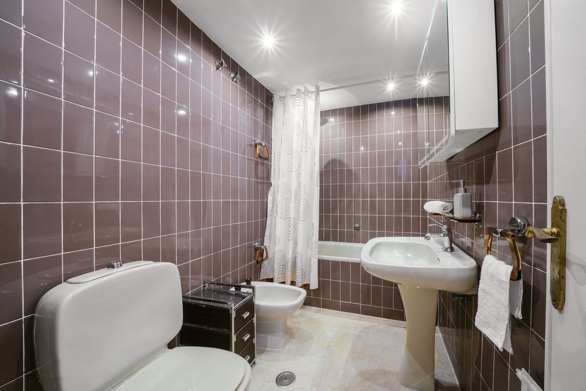 Apartamento de 3 habitaciones en Marbella en venta con piscina - 725.000 € (Ref: 9976301)