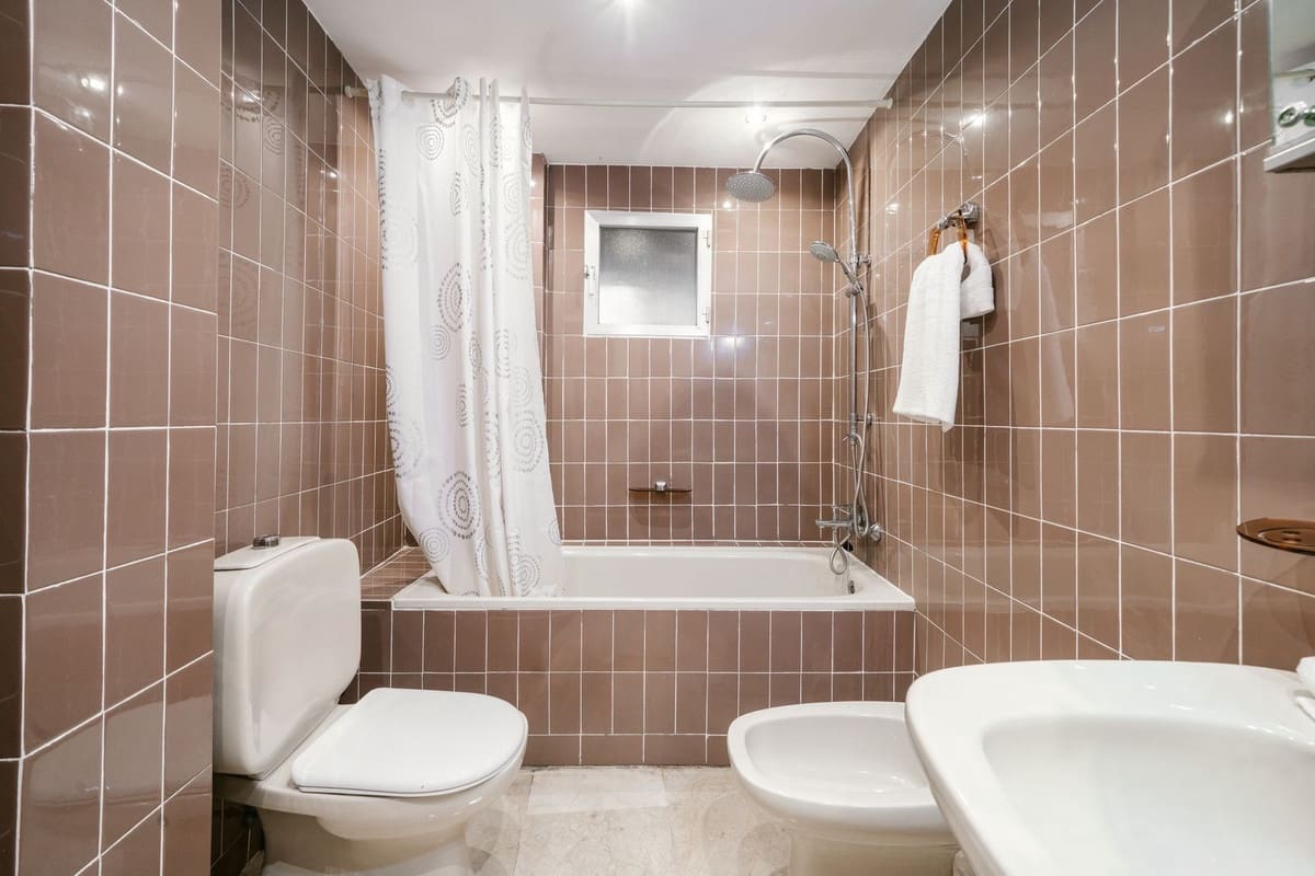 Apartamento de 3 habitaciones en Marbella en venta con piscina - 725.000 € (Ref: 9976301)