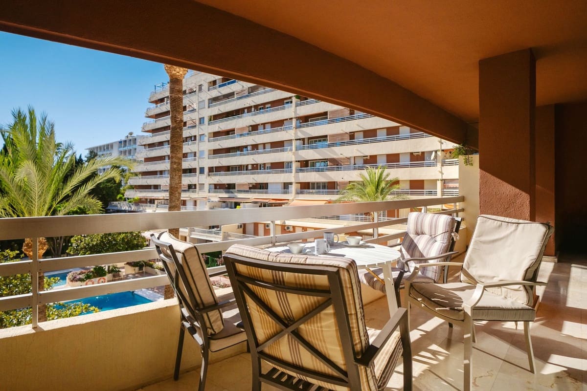 Apartamento de 3 habitaciones en Marbella en venta con piscina - 725.000 € (Ref: 9976301)