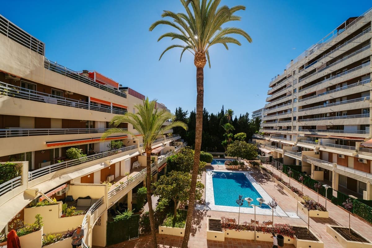 Apartamento de 3 habitaciones en Marbella en venta con piscina - 725.000 € (Ref: 9976301)