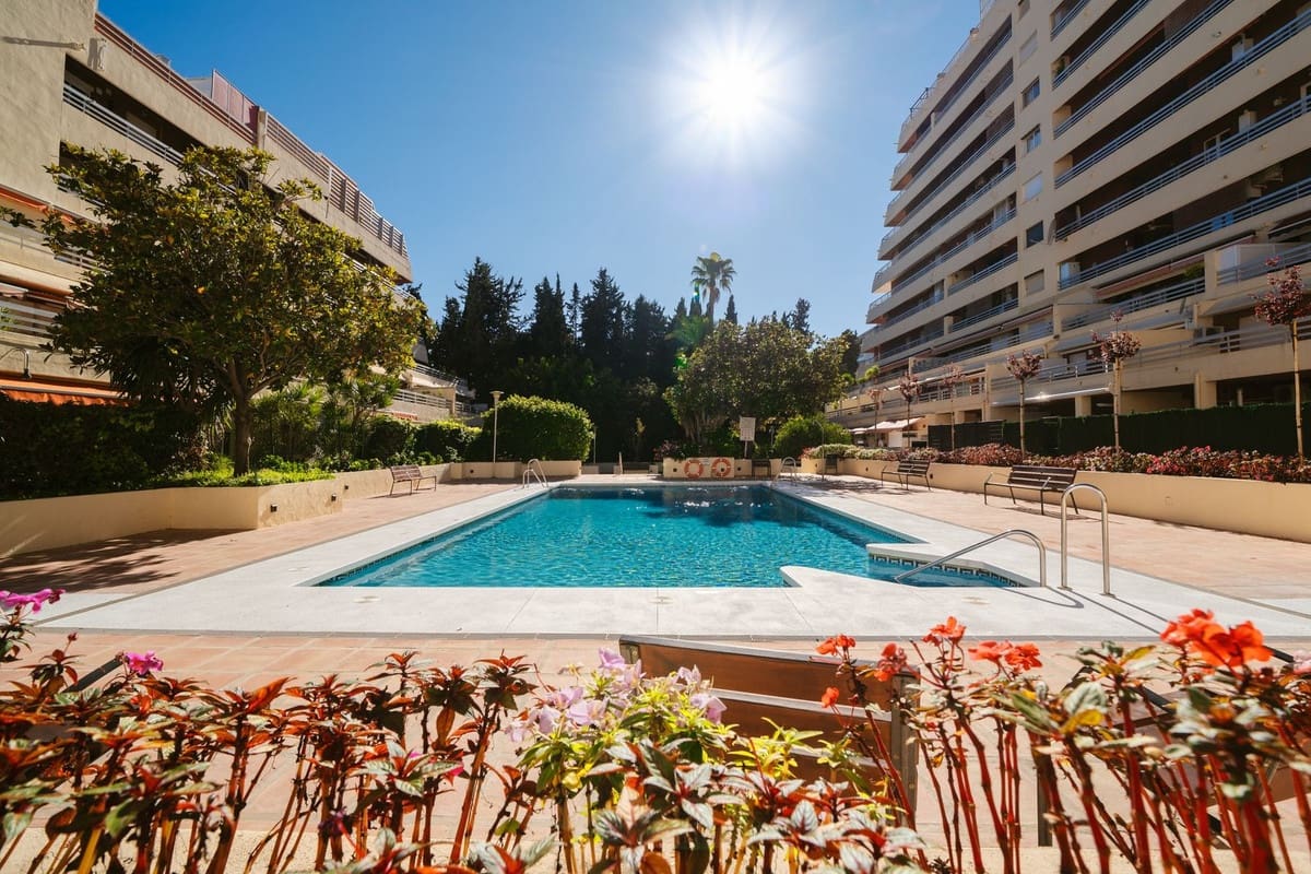 Apartamento de 3 habitaciones en Marbella en venta con piscina - 725.000 € (Ref: 9976301)