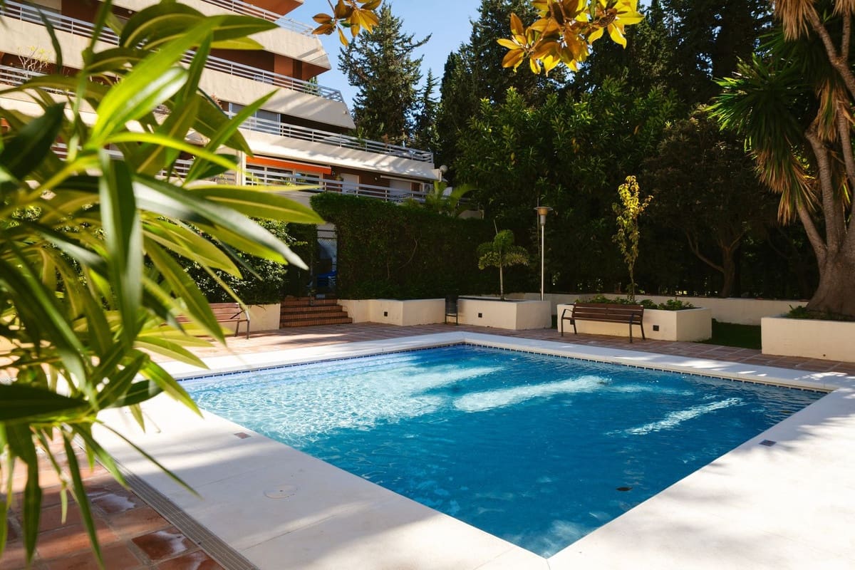 Apartamento de 3 habitaciones en Marbella en venta con piscina - 725.000 € (Ref: 9976301)