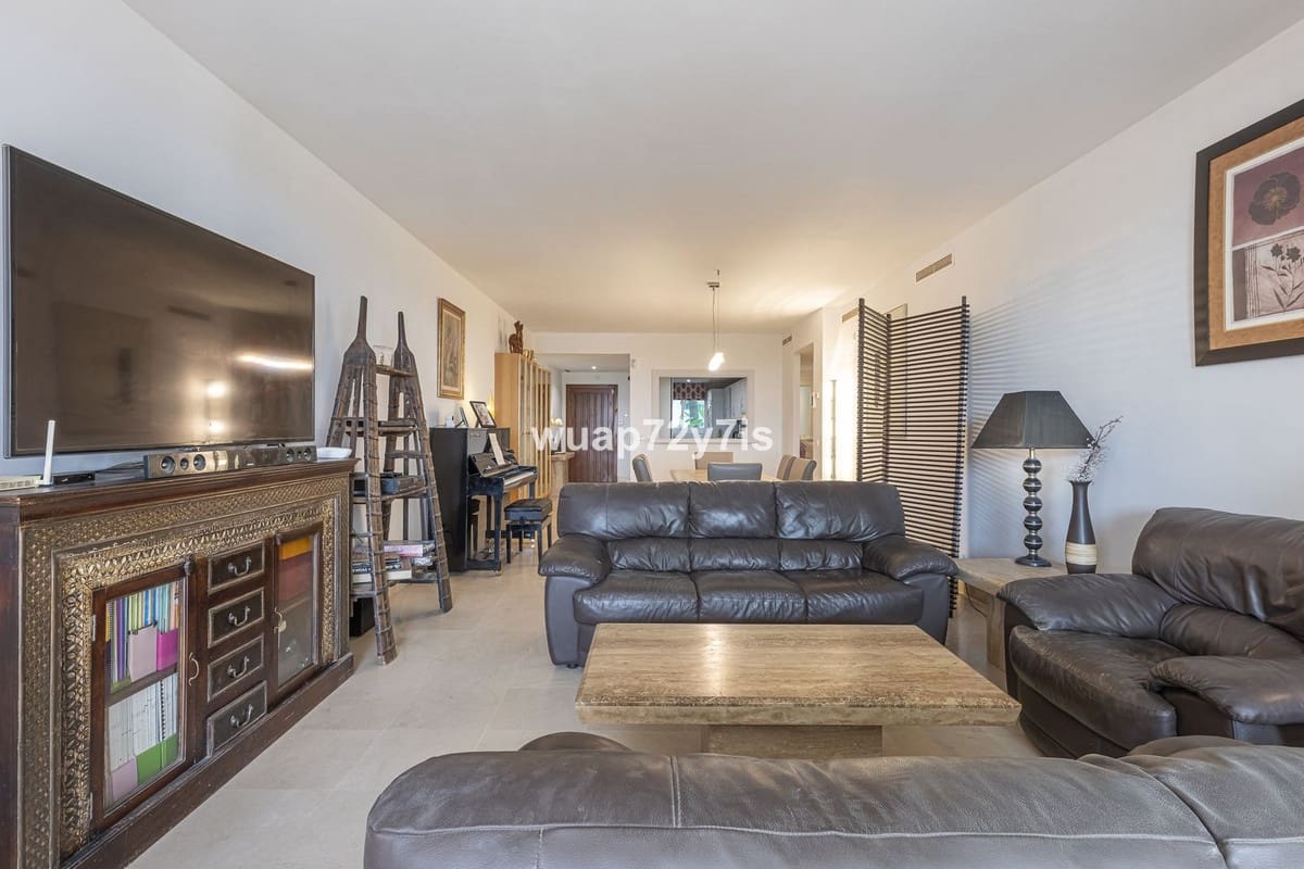 3 soveværelse Lejlighed til salg i Nueva Andalucia med swimmingpool garage - € 696.500 (Ref: 9976303)