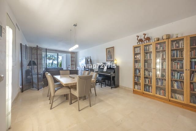 3 soveværelse Lejlighed til salg i Nueva Andalucia, Marbella med swimmingpool garage - € 696.500 (Ref: 9976303)