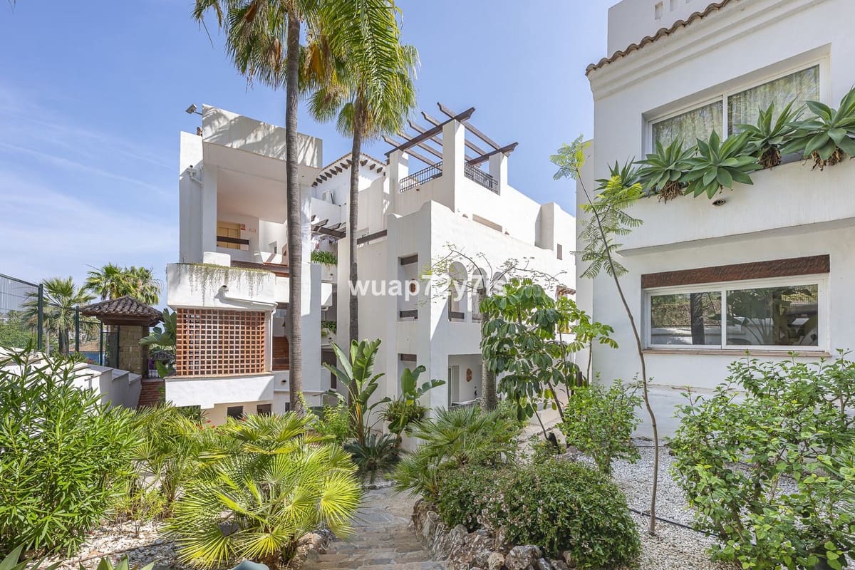 3 soveværelse Lejlighed til salg i Nueva Andalucia med swimmingpool garage - € 696.500 (Ref: 9976303)