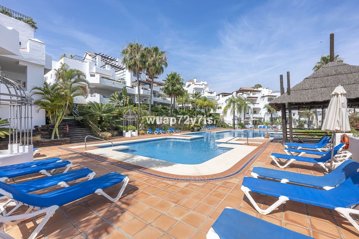 3 soveværelse Lejlighed til salg i Nueva Andalucia med swimmingpool garage - € 696.500 (Ref: 9976303)