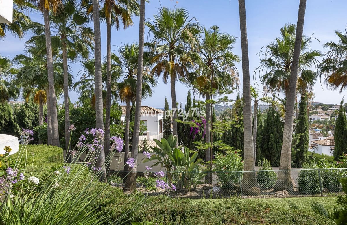 3 soveværelse Lejlighed til salg i Nueva Andalucia med swimmingpool garage - € 696.500 (Ref: 9976303)
