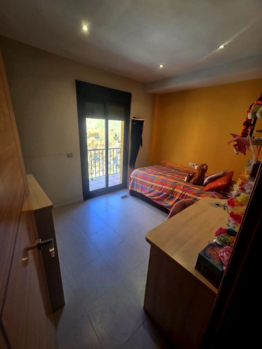 3 soverom Kjedet enebolig til salgs i Estepona med garasje - € 740 000 (Ref: 9976304)