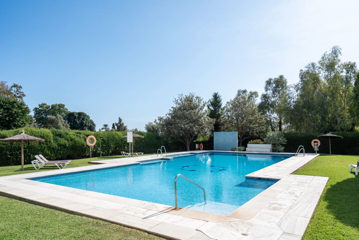 2 soveværelse Lejlighed til salg i Guadalmina med swimmingpool - € 695.000 (Ref: 9976308)