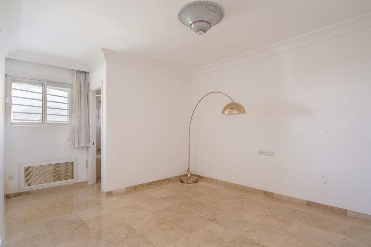 2 soveværelse Lejlighed til salg i Guadalmina med swimmingpool - € 695.000 (Ref: 9976308)