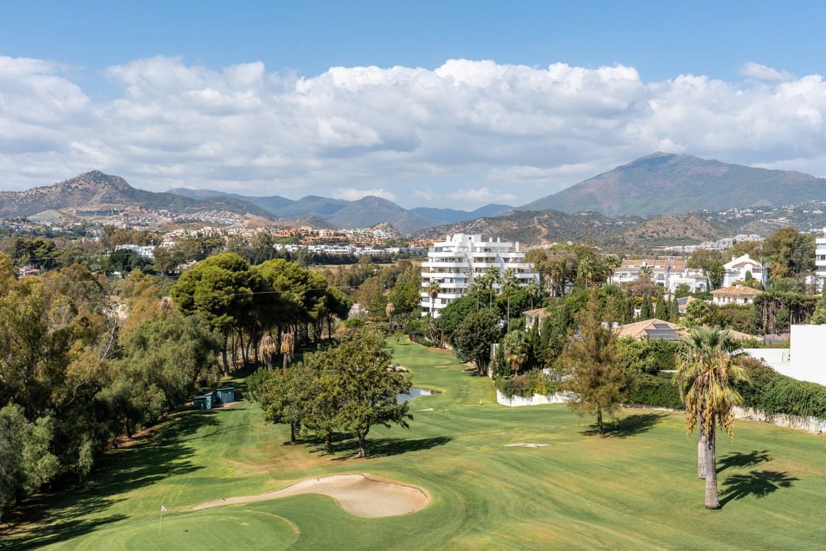 2 soveværelse Lejlighed til salg i Guadalmina med swimmingpool - € 695.000 (Ref: 9976308)