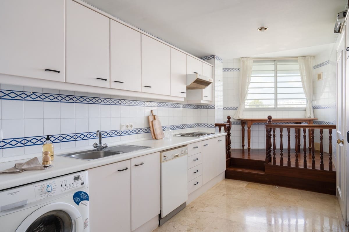 2 soveværelse Lejlighed til salg i Guadalmina med swimmingpool - € 695.000 (Ref: 9976308)
